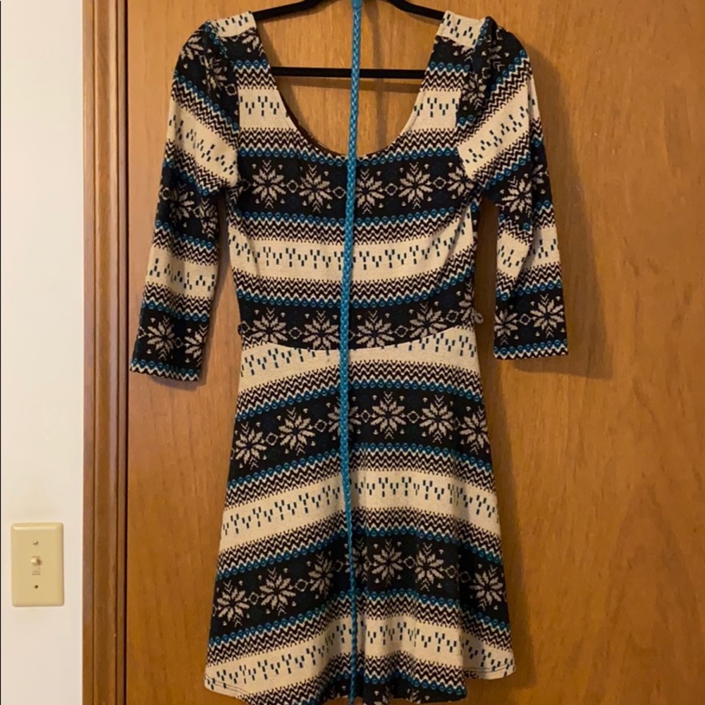 Flirty little belted dress. 3/4 sleeve